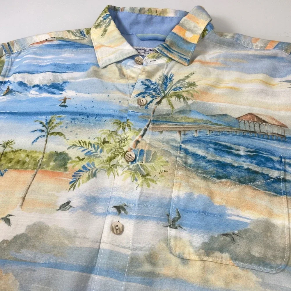 Tommy Bahama The Veracruz Cay Mens Med Button Up Shirt Tropical Beach Scene